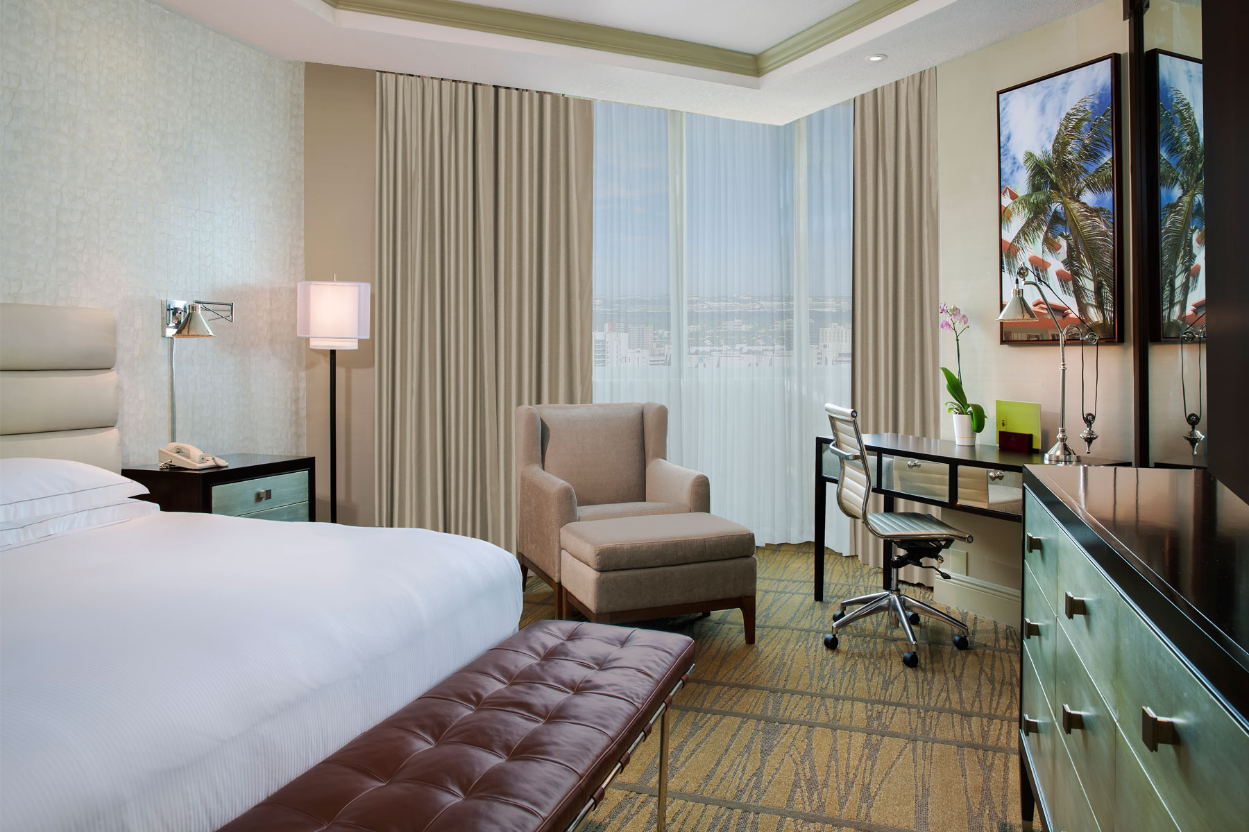 Doubletree-Miami-Airport-bedroom