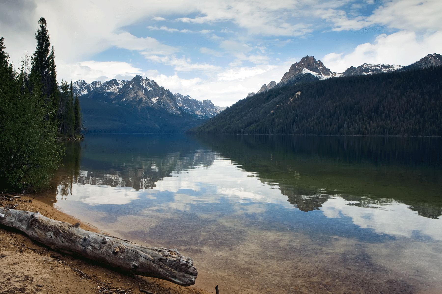 Stanley-Lake-sawtooth-mountains-idaho