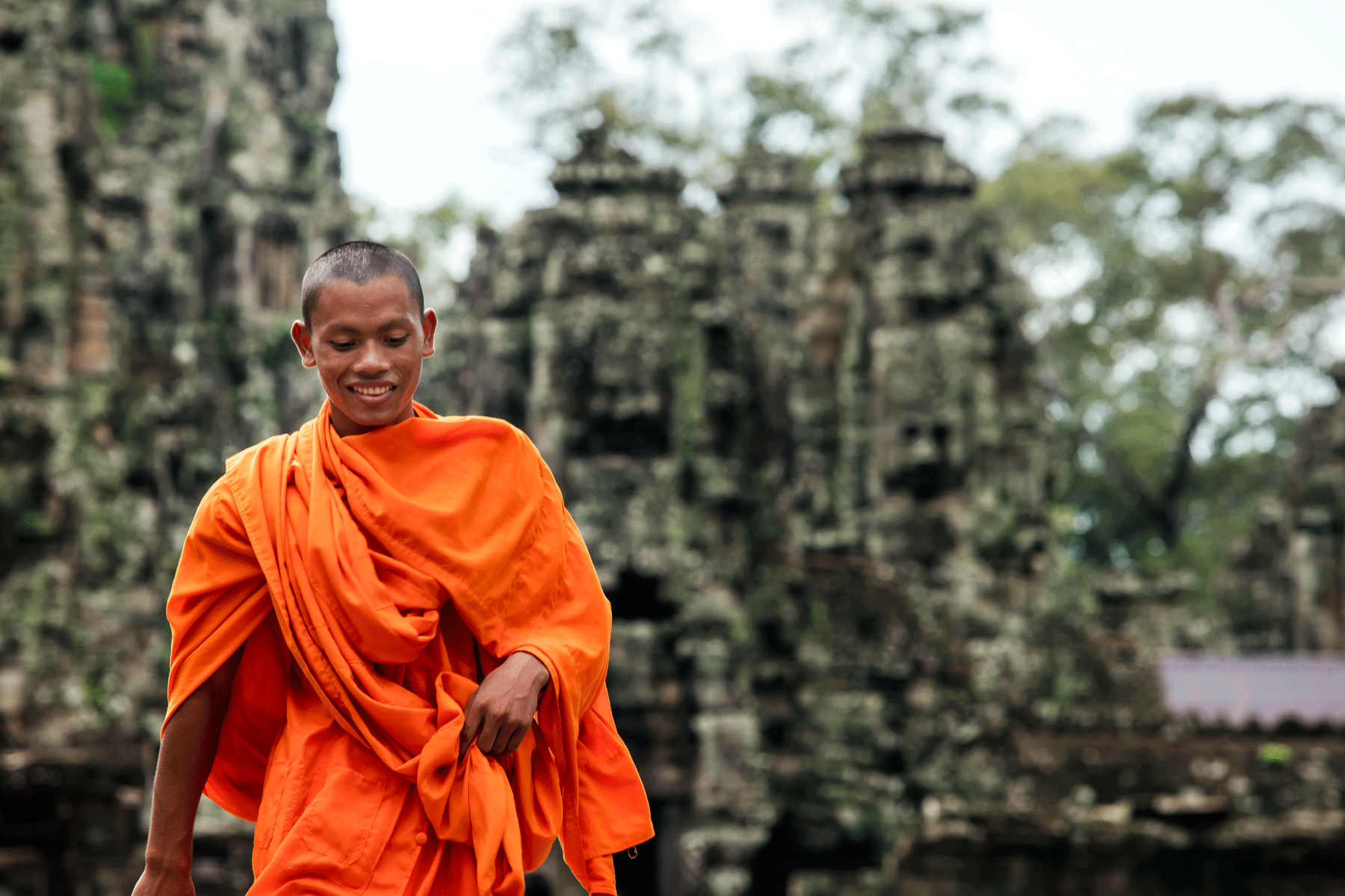 angkor-archeological-site-cambodia-monk
