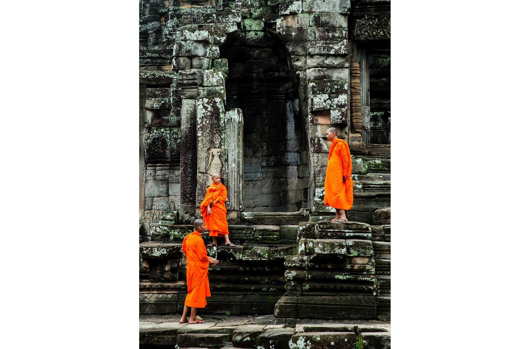 angkor-wat-monks-cambodia