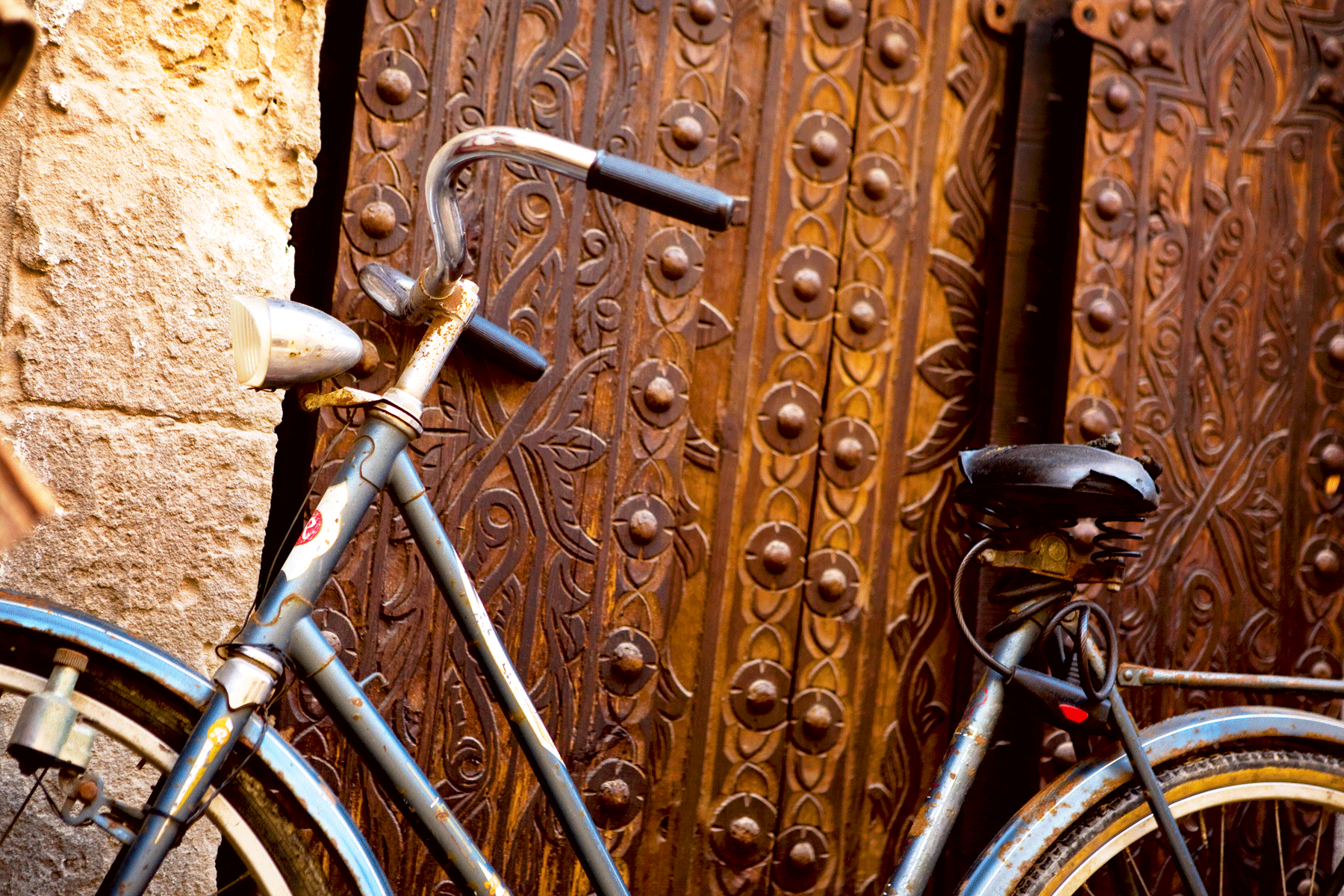 morocco-marrakech-bicycle-ornate-door
