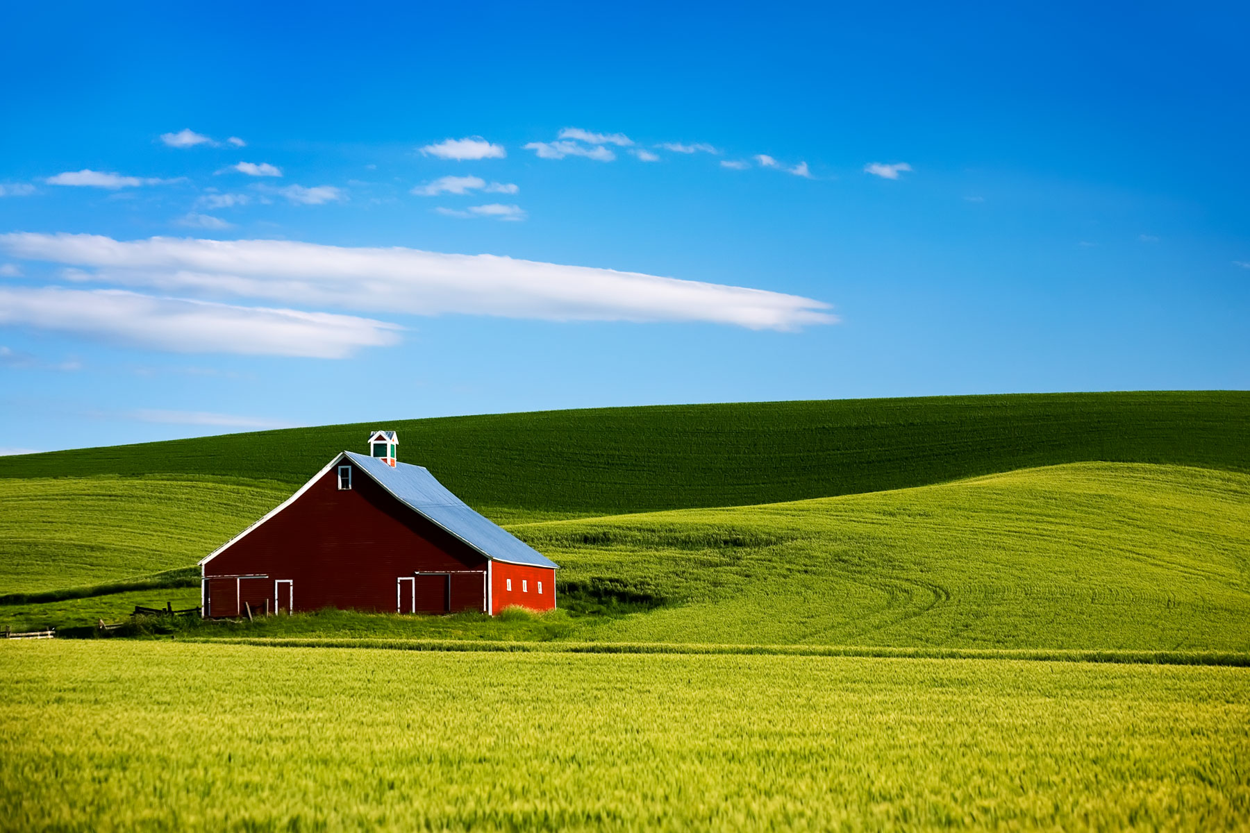 paluouse-valley-red-barn